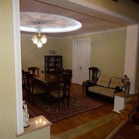 Hotel Sano Koetaisi Buitenkant foto
