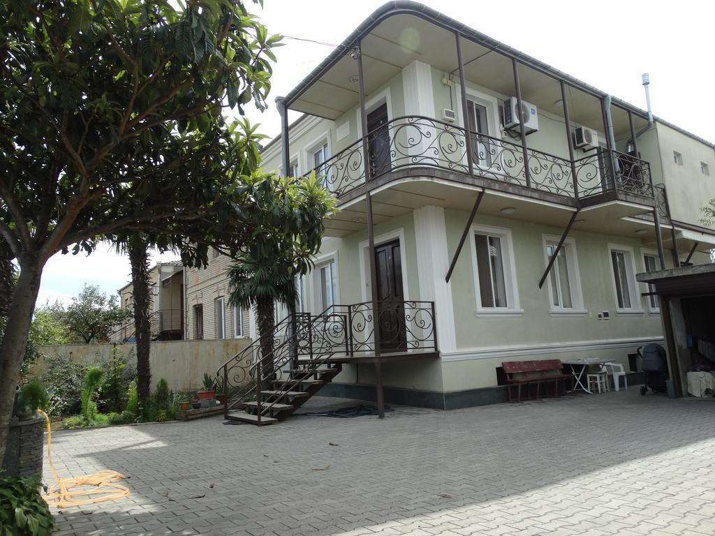 Hotel Sano Koetaisi Buitenkant foto