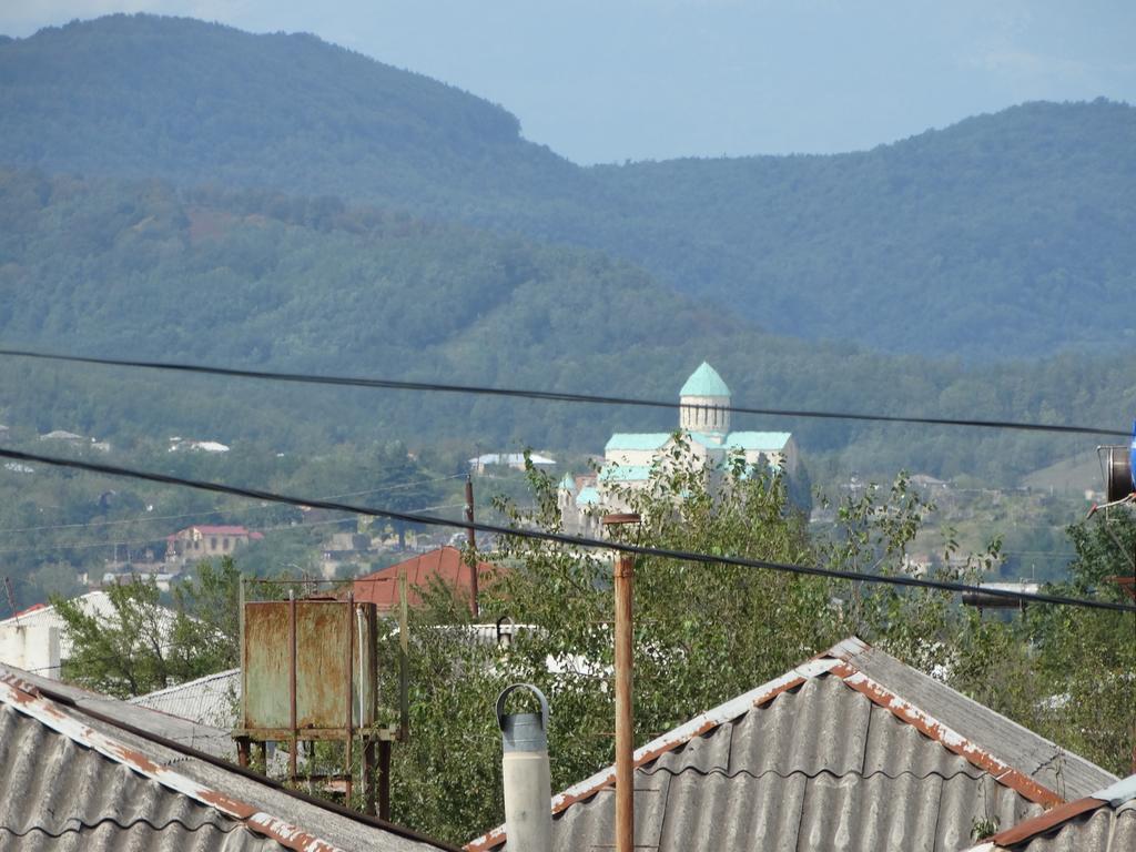 Hotel Sano Koetaisi Buitenkant foto