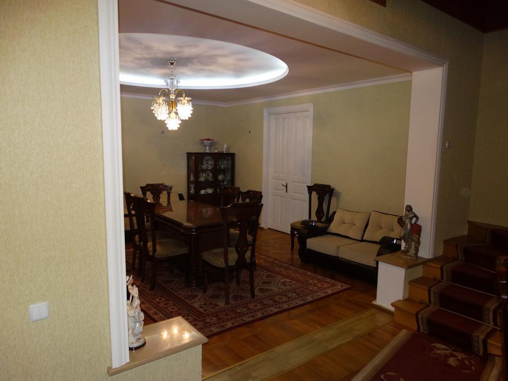 Hotel Sano Koetaisi Buitenkant foto