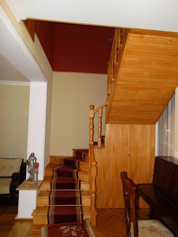 Hotel Sano Koetaisi Buitenkant foto
