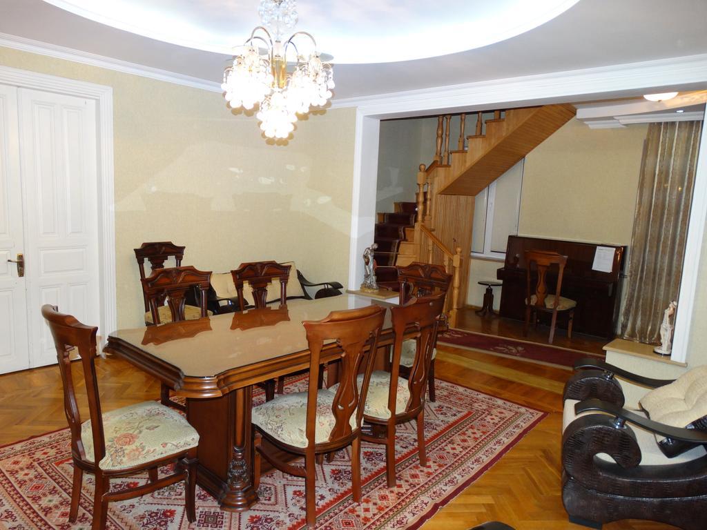 Hotel Sano Koetaisi Buitenkant foto